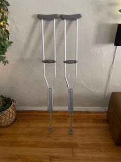 Crutches (grey) 5’2” to 5’10”