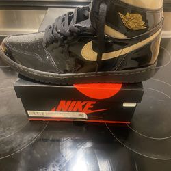 Air Jordan 1 Retro High OG (Black & Gold)