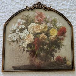 Elegant Vintage-Style Floral Wall Art – Ornate Arched Frame