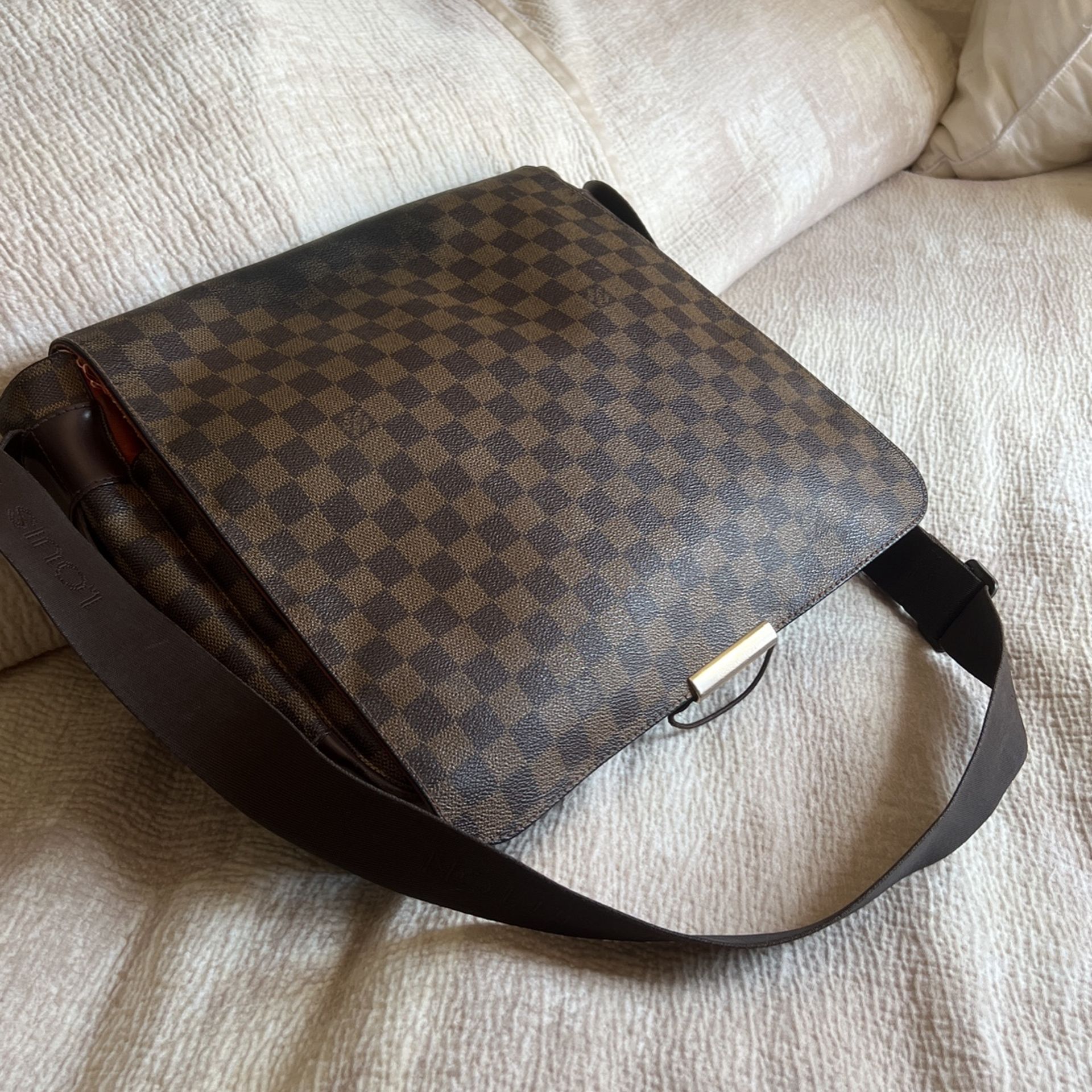 Louis  Vuitton Authentic 