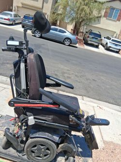 Quickly 300 powerchair with left on it