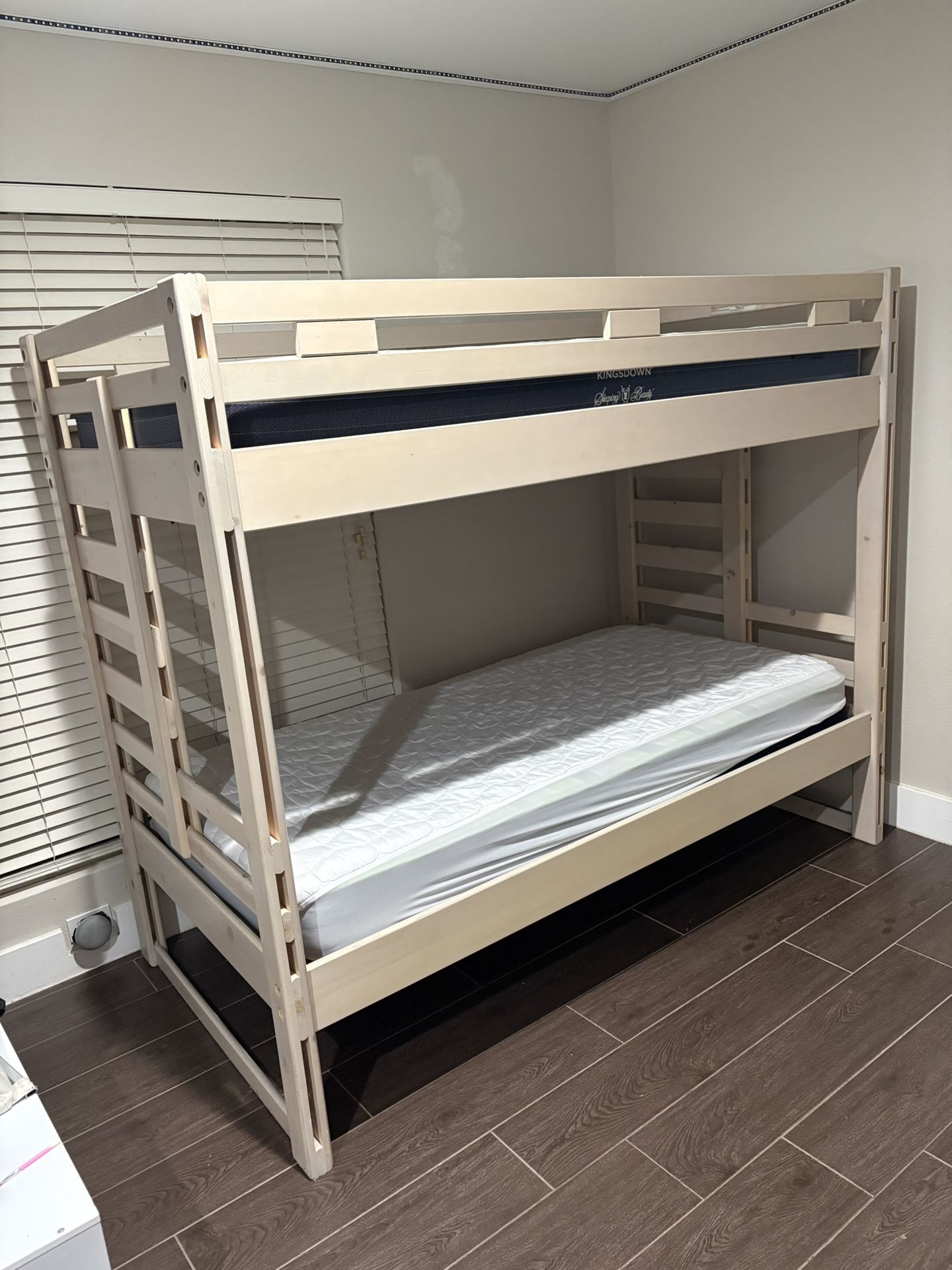 BUNK BED WITH 2 BUNKY BOARDS AND 2 MATTRESS