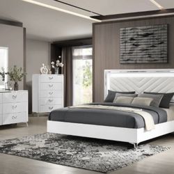 Cassia 5-piece Eastern King LED Bedroom Set White Produet High Gloss