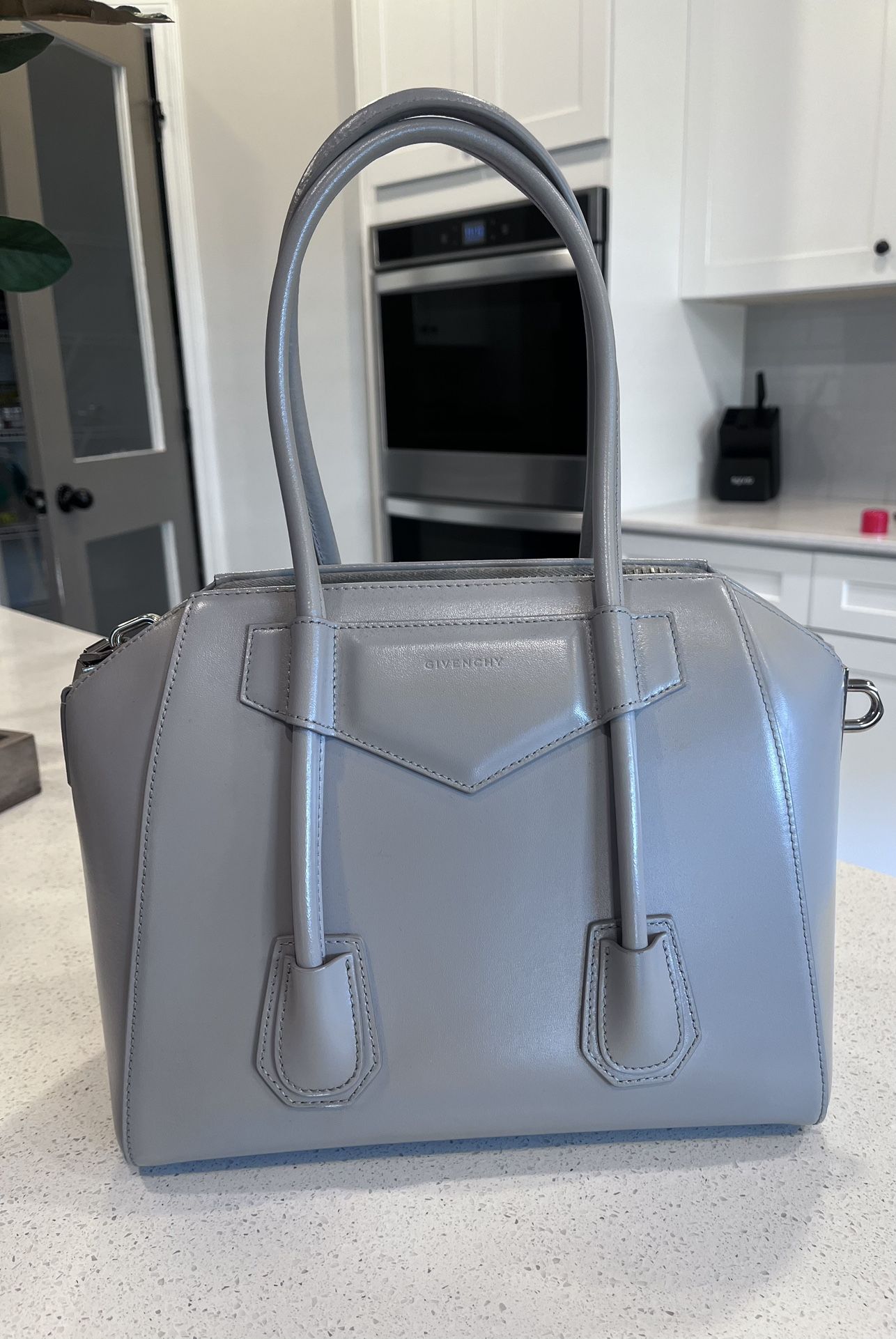 Large Givenchy Antigona handbag (gray)