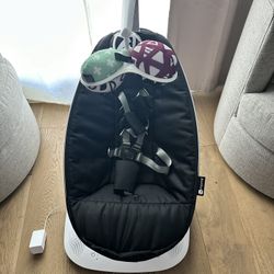 4moms Mamaroo Multi-motion Baby Swing !