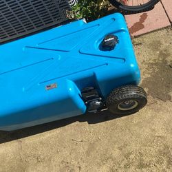 Portable waste holding tank