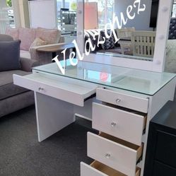 ✅️White Makeup Vanity Set with Lighted Mirror (Stool not included)✅️✅️