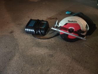 Makita saw and charger, no battery