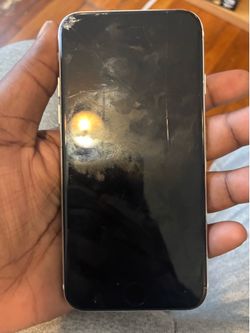 iPhone SE broken screen needs replaced