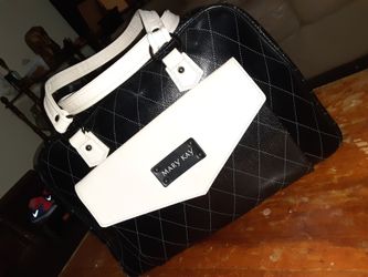 Hurry now for the low Mary kay bag brand new condition