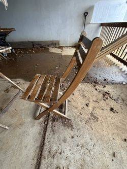 4 Chairs 1 Table