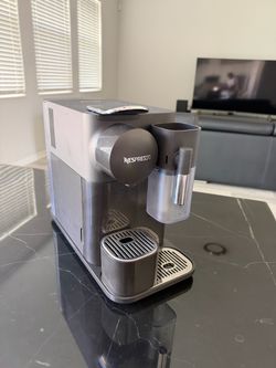 Nespresso Original Lattissima One Espresso Machine by De'Longhi