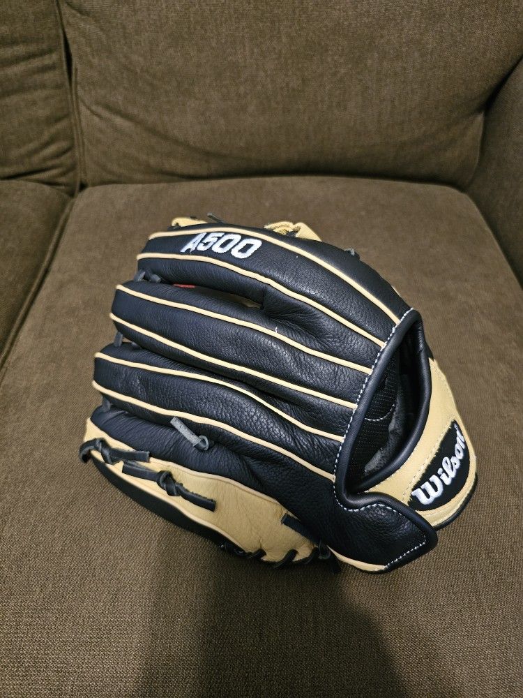 Wilson A500 Siren Fastpitch Series 11.5" Infield Glove