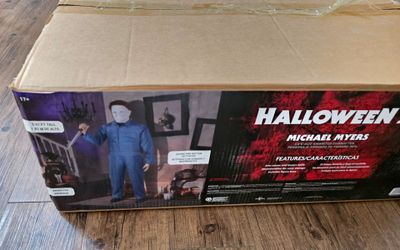 Animated Michael Myers Standing Decoration, 6 ft Halloween II Animatronic Prop music and hand motion New open box