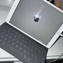 iPad 7th Gen & Magic Keyboard