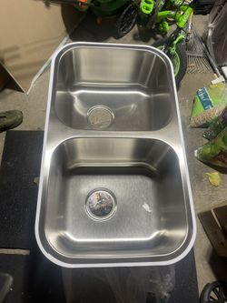 BRAND NEW Under mounting Sink PLEASE SEE ALL PICTURES 31x18