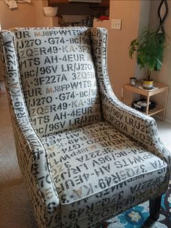 ACCENT CHAIR
