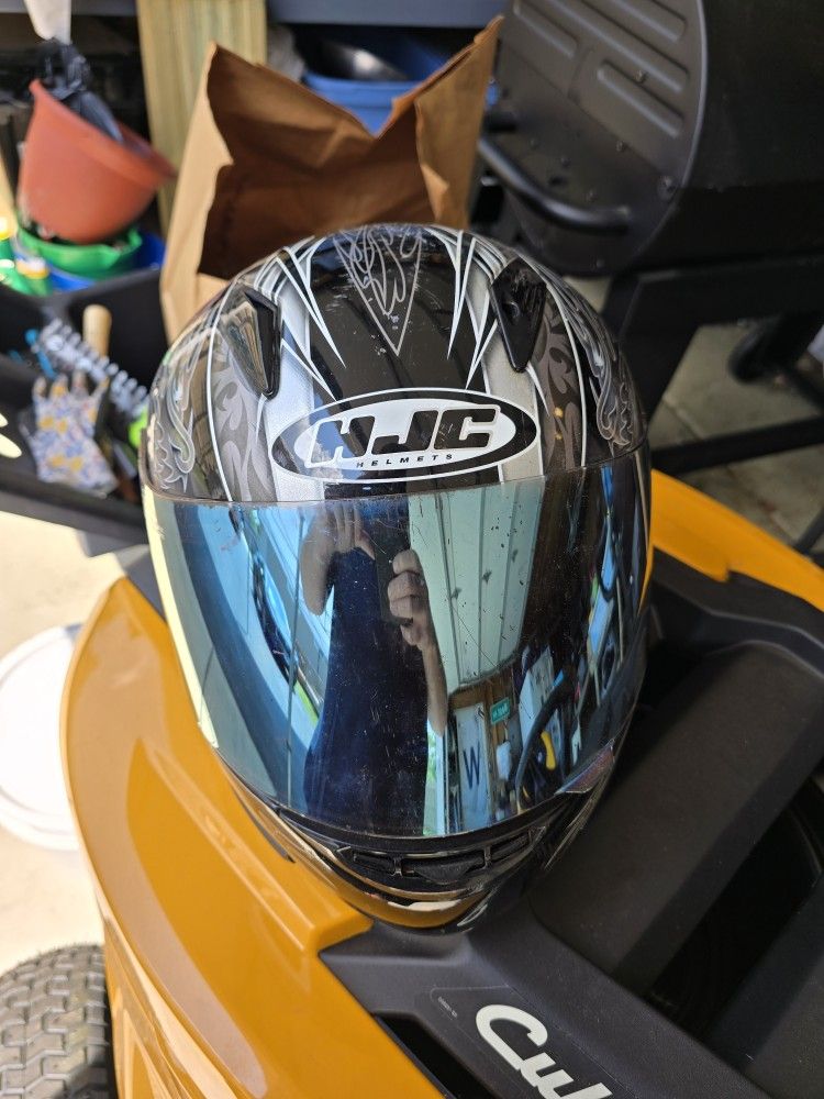 HJC HELMENT MEDIUM