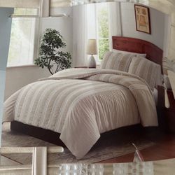 Berkshire Bedding Comforter Set