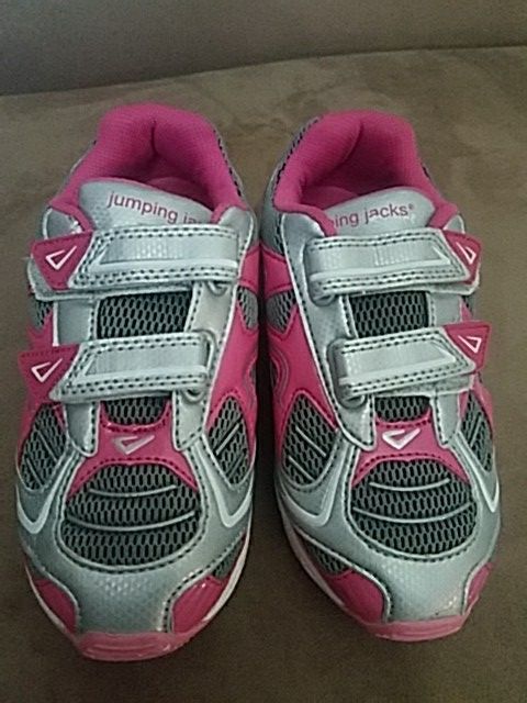 New tennis shoes size 13W