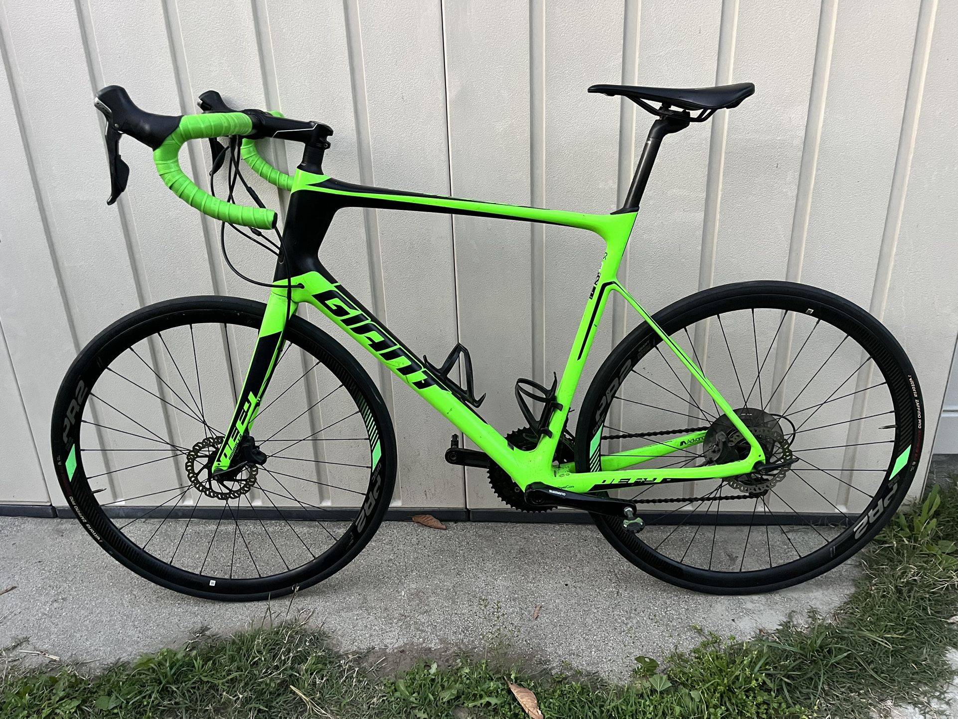 Giant Advanced Disc Carbon Road Bike XL 58cm 11 Speed!