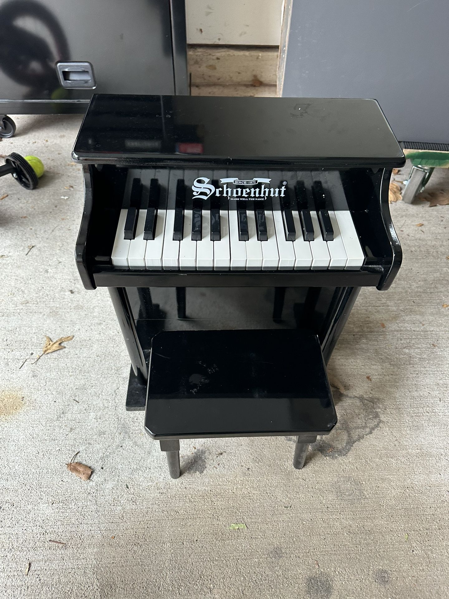 Schoenhut Baby piano