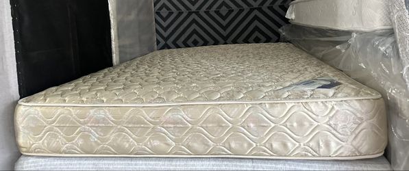 Queen Size Mattress (Colchon Queen Size)