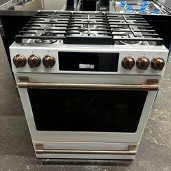 GE Cafe 30in Gas Stove With Air Fryer & Convection Oven In White 