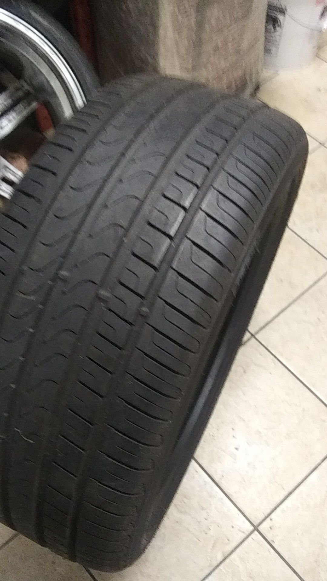 1 use tire Pirelli scorpion 275/35/22