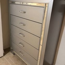 Silver Glamorous Chest, Night Stand And Vanity 