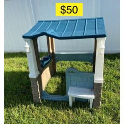 Outdoors kids playhouse playground / Casita niños