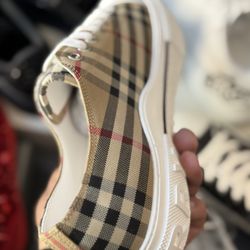 Burberry Lows Size 11