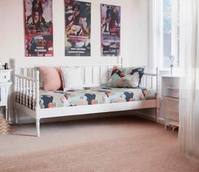 New White Wood Spindle Platform Daybed - Twin Size 