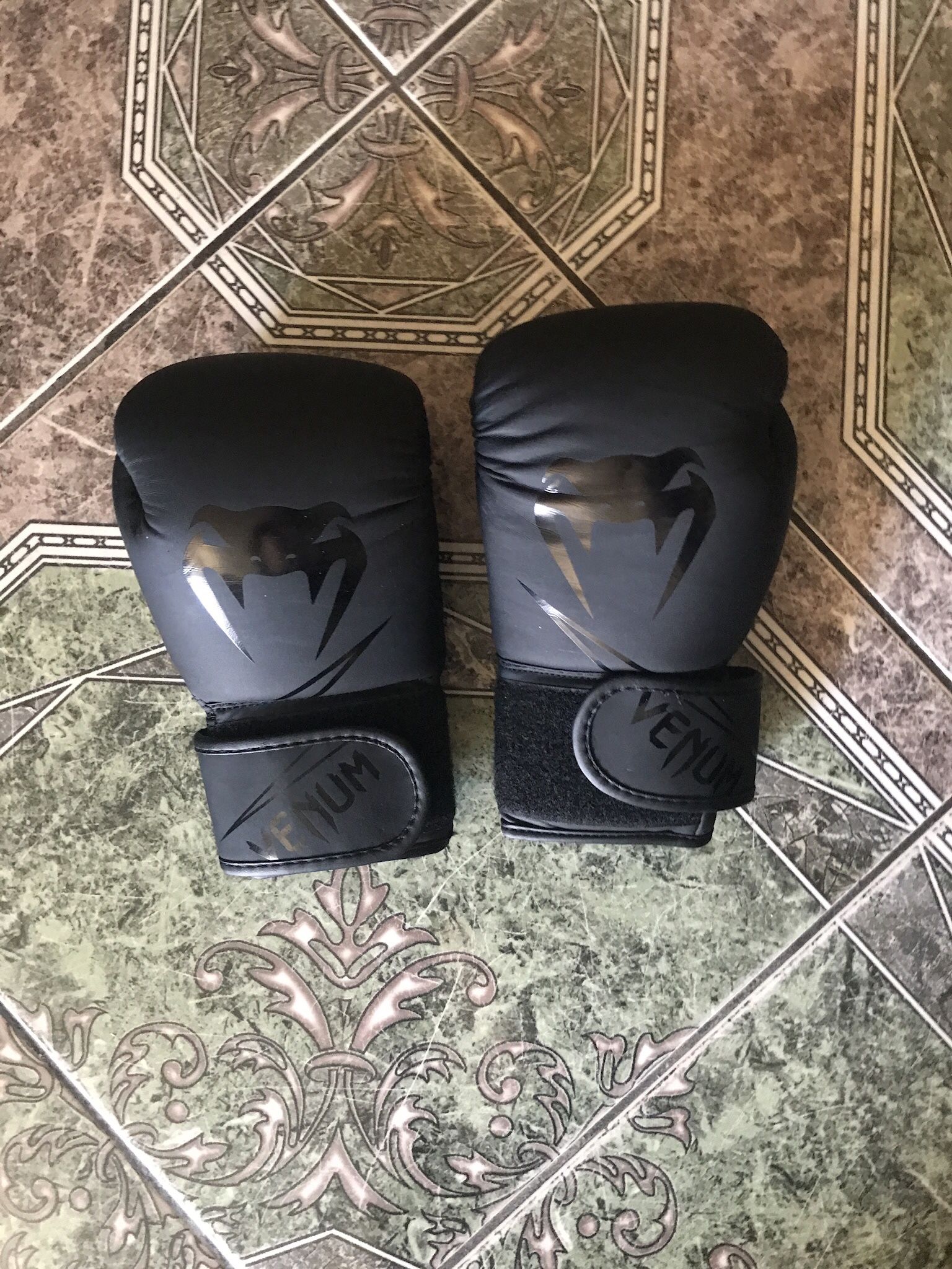 small venum gloves 8 oz