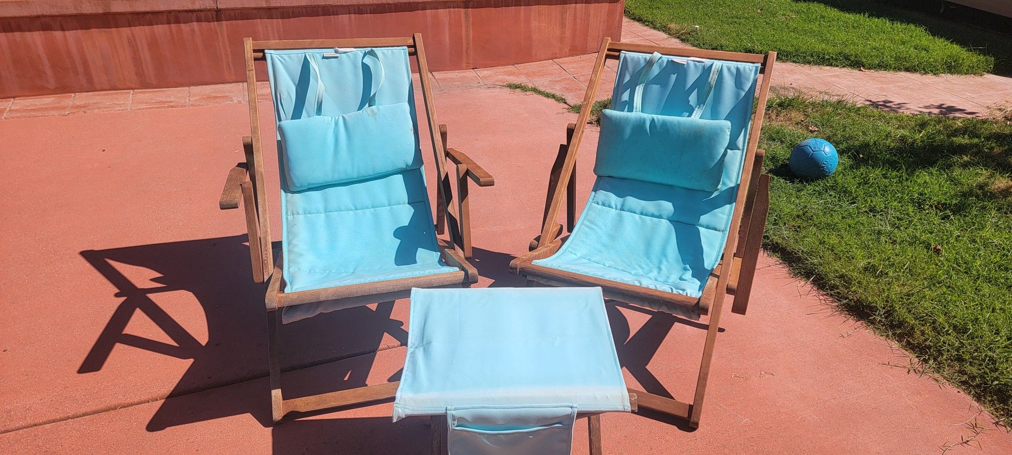 Patio Chairs And Table/Ottomanok