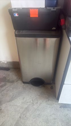 Stainless steel trash can