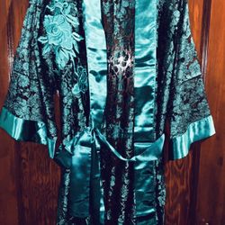 VICTORIA’s SECRET LACE PEEK-a-BOO KIMONO STYLE EMERALD GREEN LOUNGE WEAR Open BOX - NEW UNUSED - See All Photos Priced To Sell!