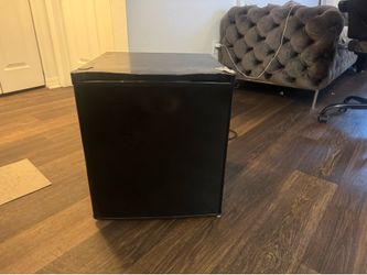 MINI FRIDGE $40