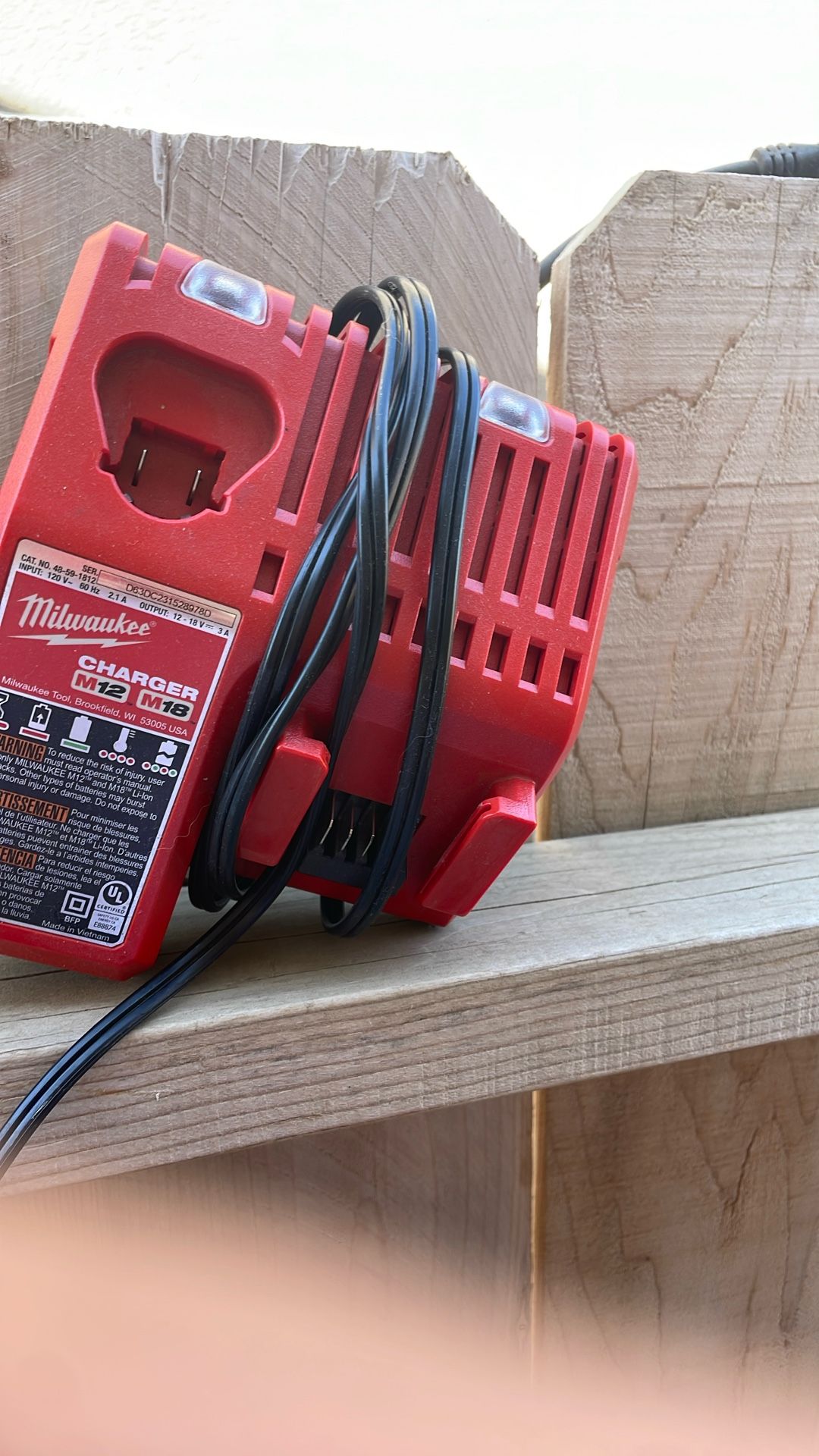 Milwaukee Battery Charger π