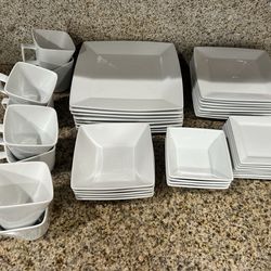 Dinnerware 40 pieces