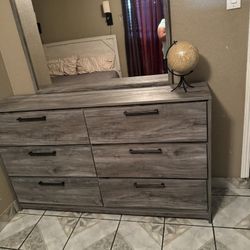 King Size Bed & Dresser