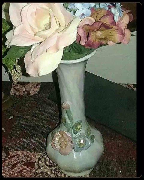 VINTAGE HAND PAINTED FLORAL FLOWER ROSE IRIDESCENT PORCELAIN VASE DISPLAY DECOR