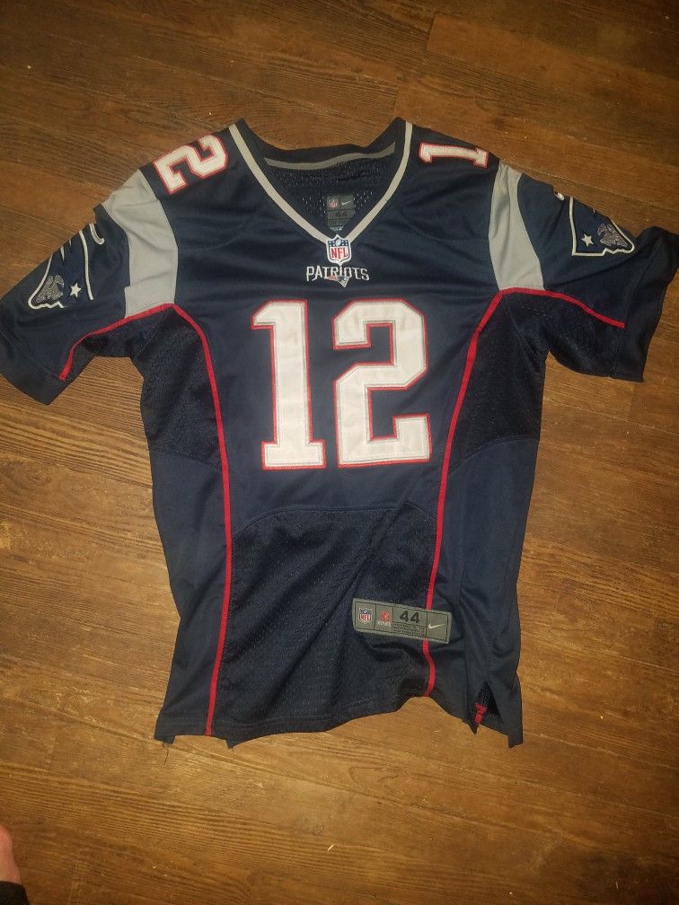 Nike Official NFL Jersey size 44, Brady