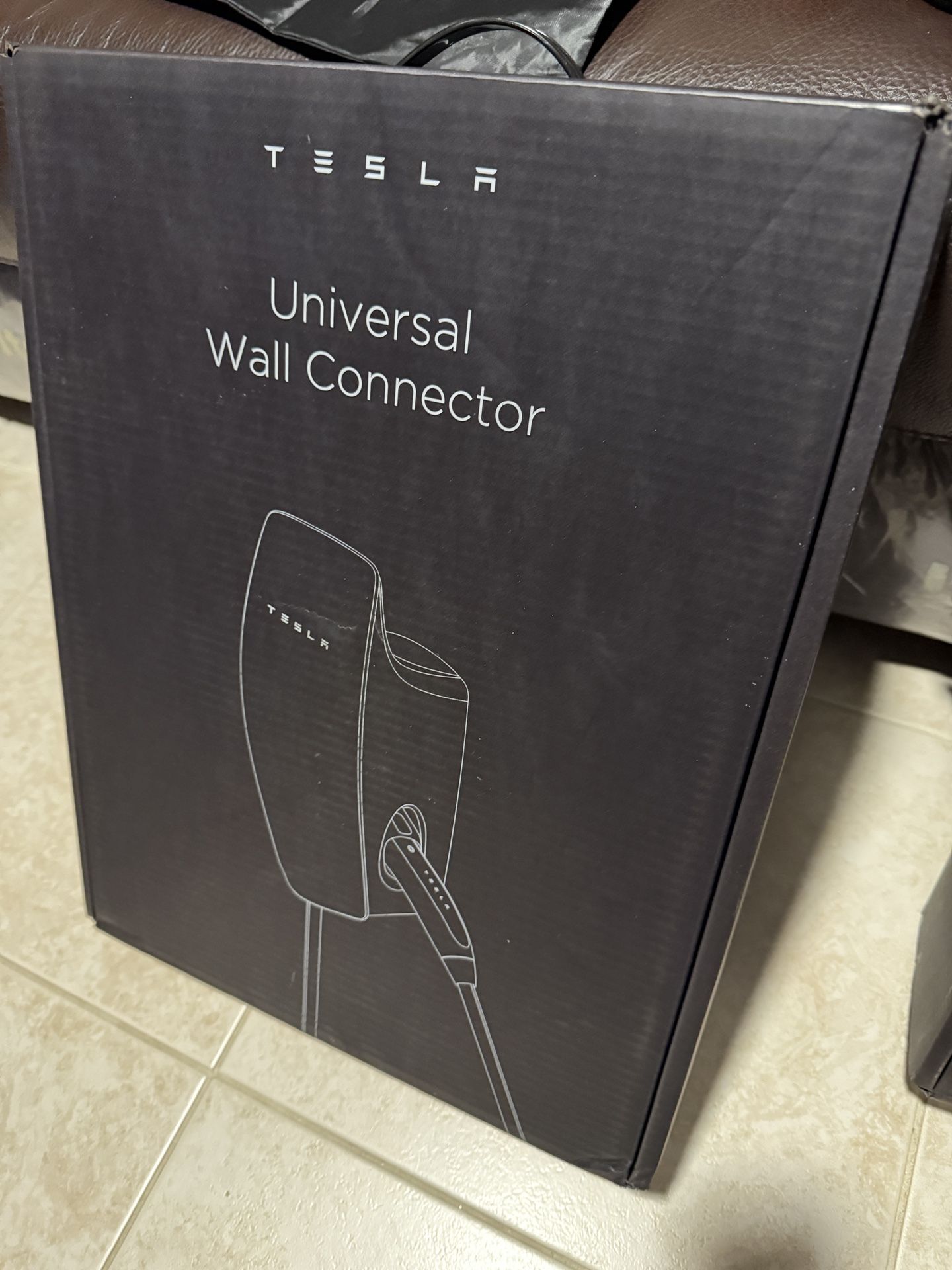 Tesla Universal Wall Connector NACS & J1772
