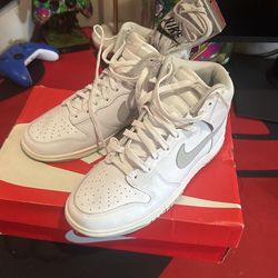Nike Dunk High 7.5 White And Grey