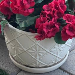 Allen + Roth Cream Ceramic Planter