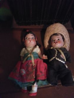 Vintage mexican folk dolls 8-9 composition dolls