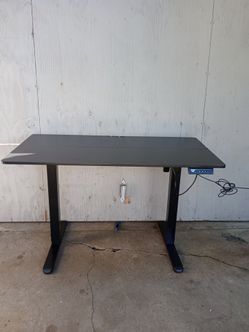 Electric desk in good condition $ 120