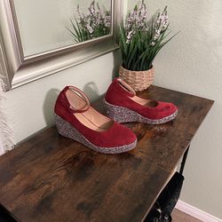 Size 9 Fashionable wedge-heeled thick-soled shoes in red velvet with glitter sole
