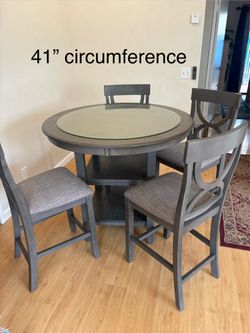 Like new dining table